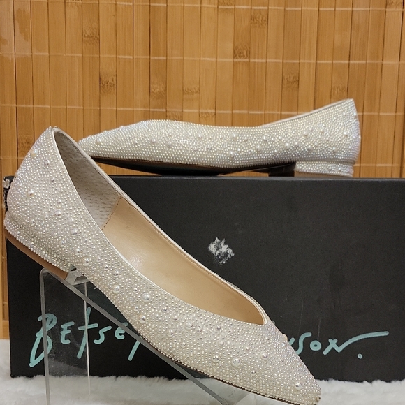Betsey Johnson Jude Cream Pearl Studded Flats Size 5 - Picture 1 of 6